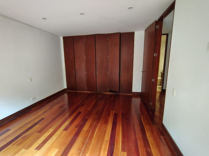 Apartamento de 3 alcobas en venta en Lindaraja, Bogotá, 200 m² · foto 12 de 24