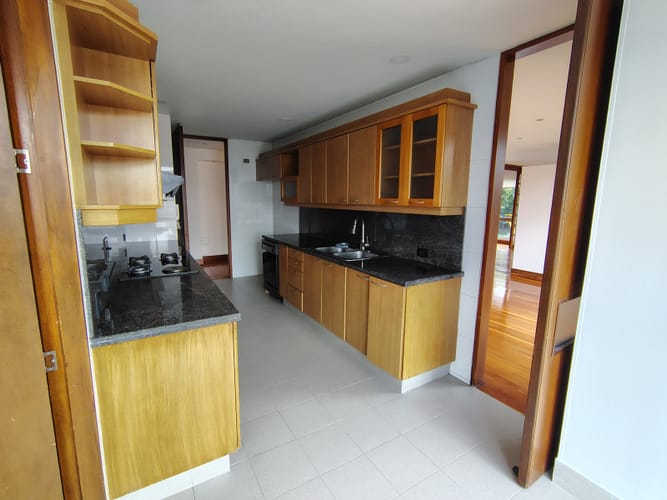 Apartamento de 3 alcobas en venta en Lindaraja, Bogotá, 200 m² · foto 16 de 24