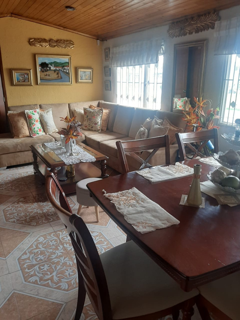 Casa en venta en La Española, Bogotá · foto 3 de 16