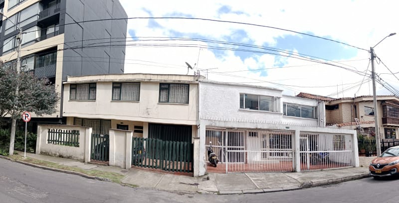 Casa de 4 alcobas en venta en Santa Barbara, Bogotá, 260 m² · foto 2 de 10