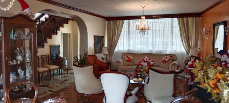 Casa de 4 alcobas en venta en Santa Barbara, Bogotá, 260 m² · foto 7 de 10