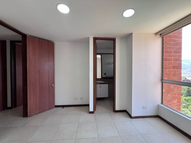 Apartamento de 3 alcobas en arriendo en El Poblado, Medellín, 100 m² · foto 8 de 16