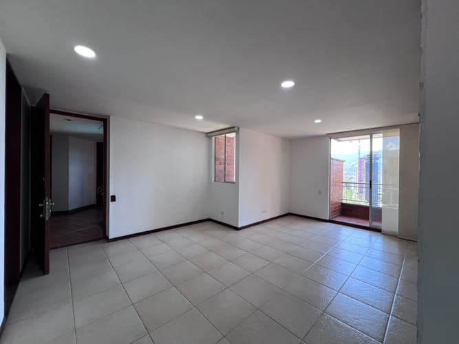 Apartamento de 3 alcobas en arriendo en El Poblado, Medellín, 100 m² · foto 4 de 16