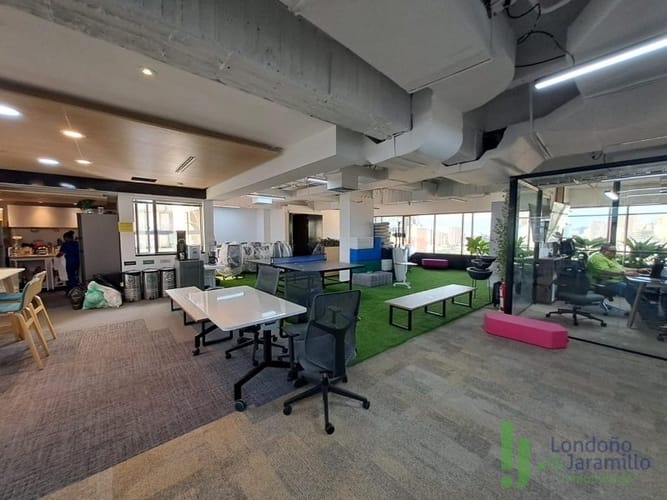Oficina en venta en Astorga, Medellín, 608 m² · foto 3 de 13