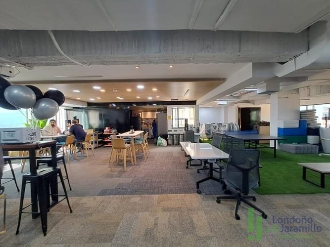 Oficina en venta en Astorga, Medellín, 608 m² · foto 4 de 13
