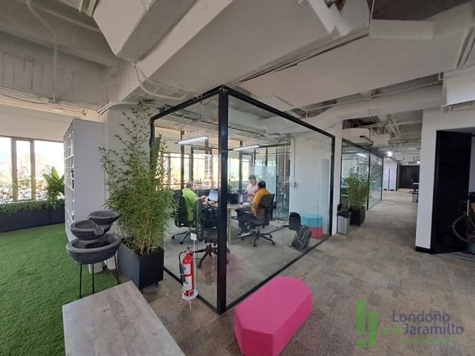 Oficina en venta en Astorga, Medellín, 608 m² · foto 6 de 13