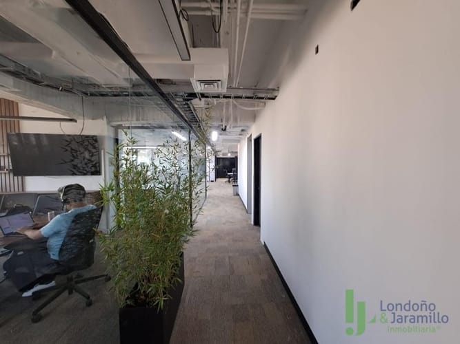 Oficina en venta en Astorga, Medellín, 608 m² · foto 10 de 13