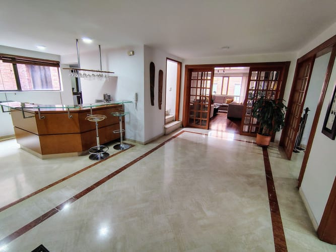 Apartamento de 5 alcobas en venta en Chicó Navarra, Bogotá, 325 m² · foto 2 de 18