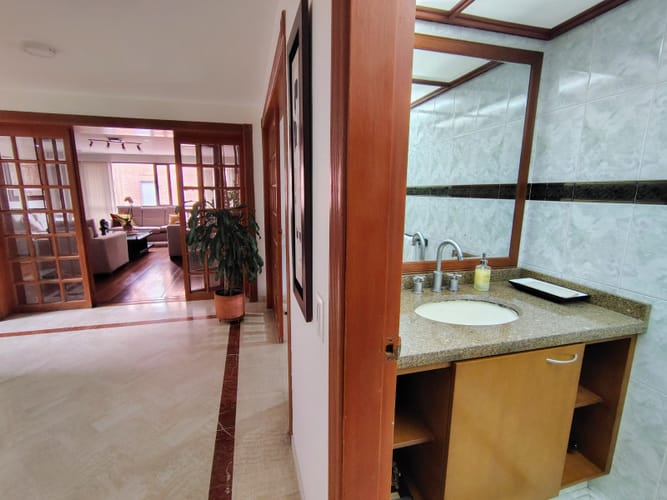 Apartamento de 5 alcobas en venta en Chicó Navarra, Bogotá, 325 m² · foto 3 de 18