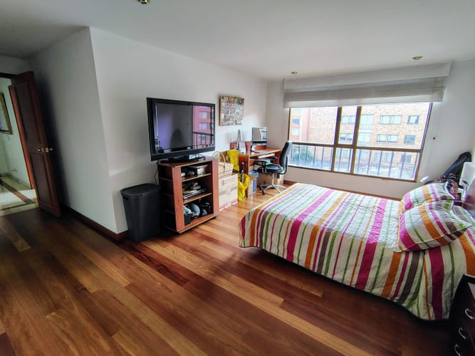 Apartamento de 5 alcobas en venta en Chicó Navarra, Bogotá, 325 m² · foto 10 de 18