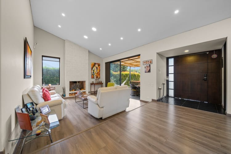 Casa de 5 alcobas en venta en Gratamira, Sopó, 327 m² · foto 2 de 24