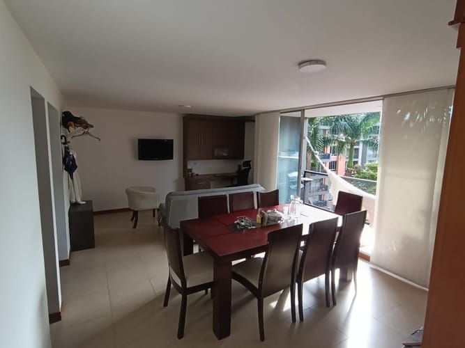 Apartamento de 3 alcobas en venta en El Poblado, Medellín, 100 m² · foto 3 de 10