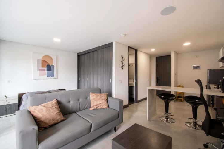 Apartamento de 1 alcoba en venta en El Poblado, Medellín, 42 m² · foto 1 de 17