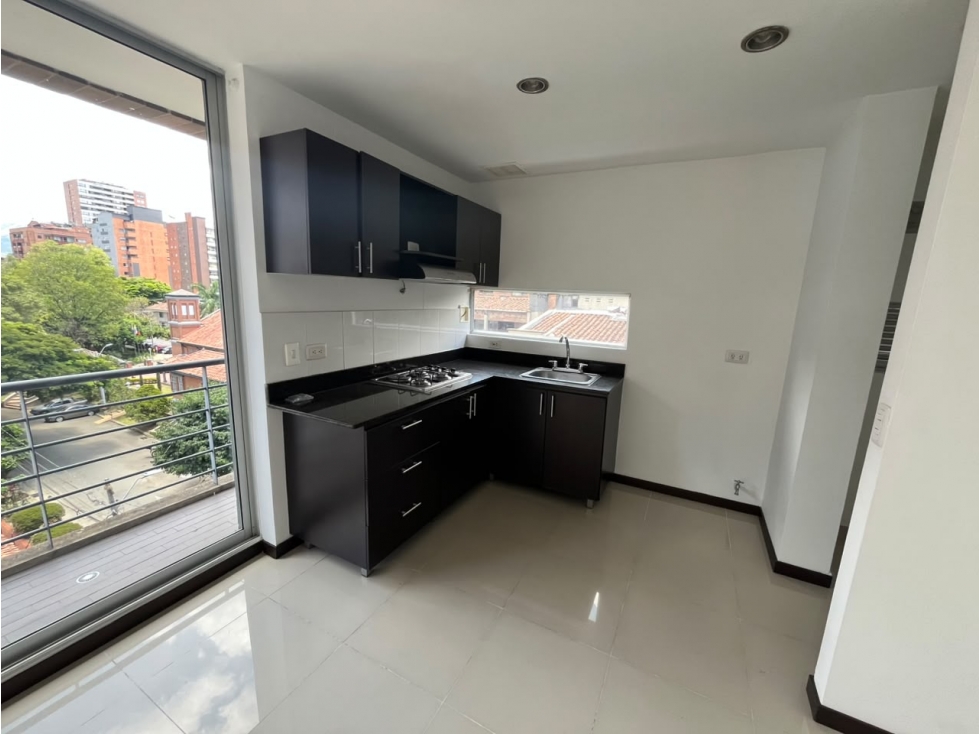 Apartamento en arriendo en El Portal, Envigado · foto 2 de 17