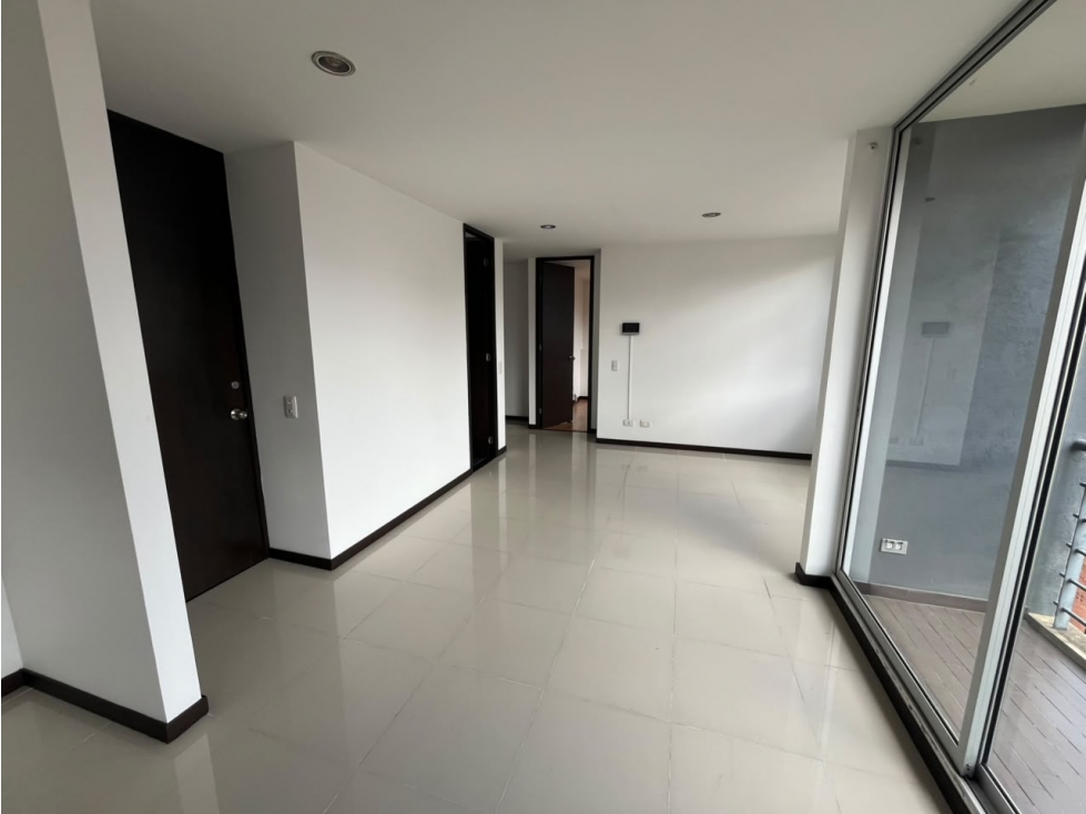 Apartamento en arriendo en El Portal, Envigado · foto 4 de 17