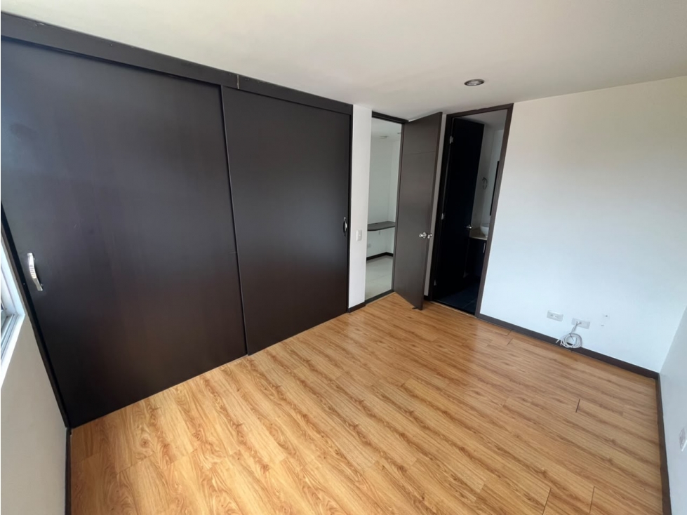 Apartamento en arriendo en El Portal, Envigado · foto 5 de 17