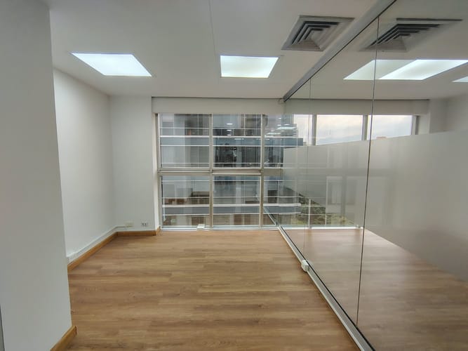 Oficina en arriendo en El Poblado, Medellín, 65 m² · foto 9 de 10