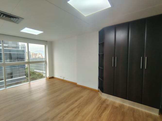 Oficina en arriendo en El Poblado, Medellín, 65 m² · foto 3 de 10