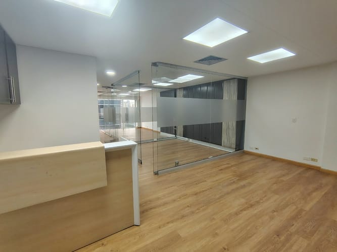 Oficina en arriendo en El Poblado, Medellín, 65 m² · foto 5 de 10