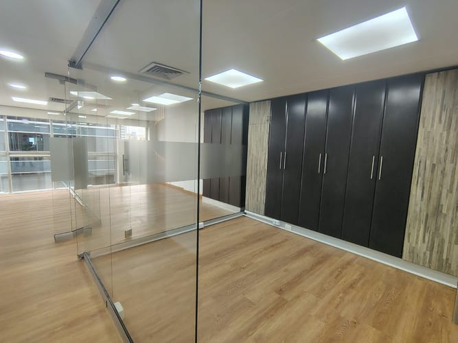 Oficina en arriendo en El Poblado, Medellín, 65 m² · foto 6 de 10