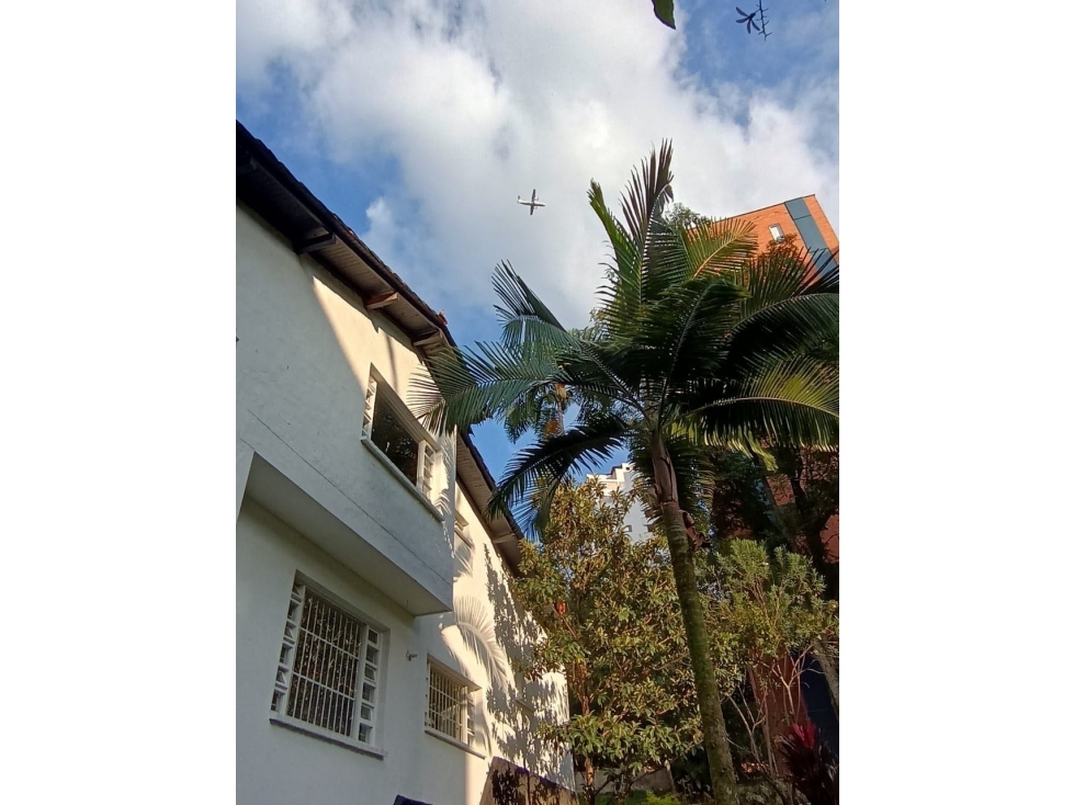 Casa en arriendo en El Poblado, Medellín · foto 2 de 16