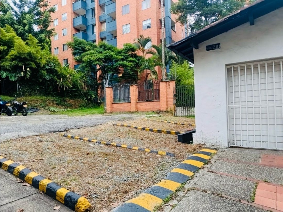 Casa en arriendo en El Poblado, Medellín · foto 15 de 16