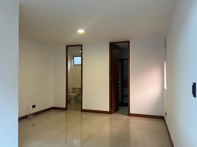 Apartamento de 3 alcobas en arriendo en La Inmaculada, Envigado, 107 m² · foto 9 de 15