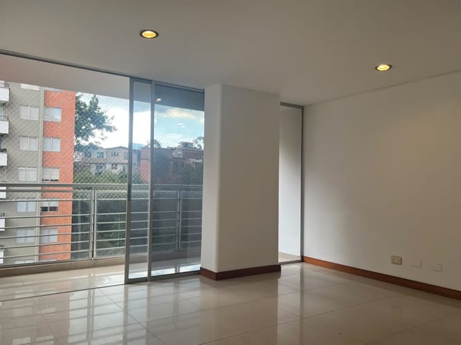 Apartamento de 3 alcobas en arriendo en La Inmaculada, Envigado, 107 m² · foto 2 de 15