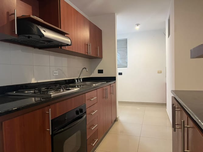 Apartamento de 3 alcobas en arriendo en La Inmaculada, Envigado, 107 m² · foto 3 de 15