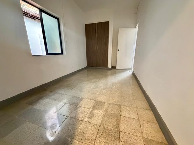 Casa de 6 alcobas en venta en Laureles, Medellín, 290 m² · foto 14 de 24