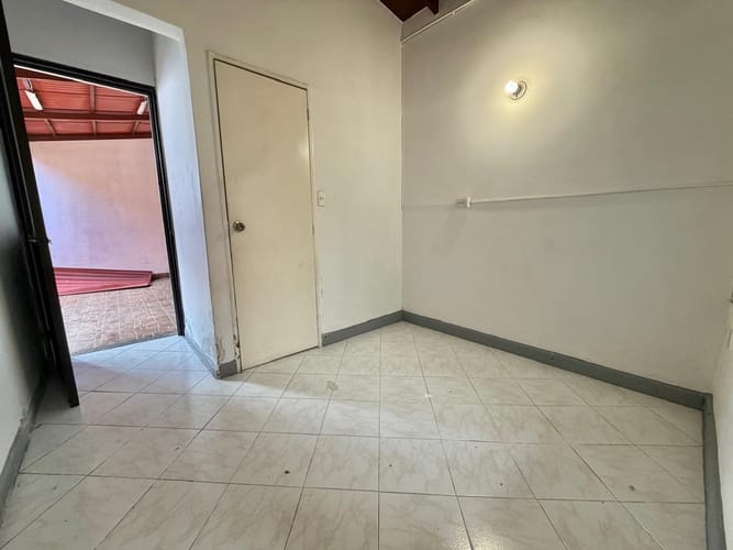 Casa de 6 alcobas en venta en Laureles, Medellín, 290 m² · foto 21 de 24