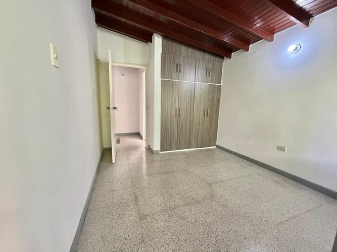 Casa de 6 alcobas en venta en Laureles, Medellín, 290 m² · foto 19 de 24