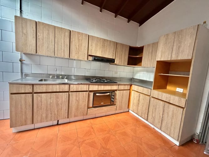 Casa de 6 alcobas en venta en Laureles, Medellín, 290 m² · foto 2 de 24
