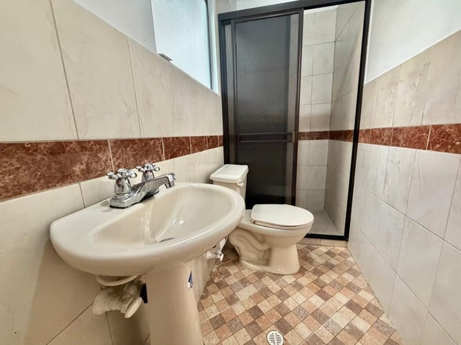 Casa de 6 alcobas en venta en Laureles, Medellín, 290 m² · foto 22 de 24