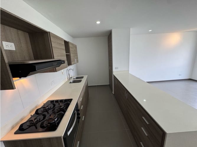 Apartamento de 2 alcobas en arriendo en Loma Del Escobero, Envigado, 88 m² · foto 2 de 22