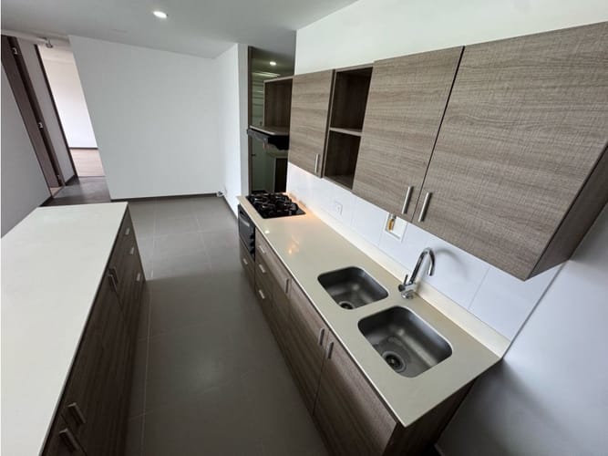 Apartamento de 2 alcobas en arriendo en Loma Del Escobero, Envigado, 88 m² · foto 3 de 22