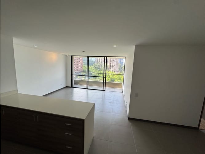 Apartamento de 2 alcobas en arriendo en Loma Del Escobero, Envigado, 88 m² · foto 4 de 22