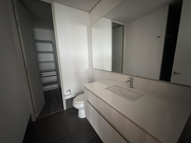 Apartamento de 1 alcoba en venta en El Poblado, Medellín, 57 m² · foto 13 de 14