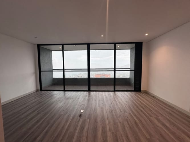 Apartamento de 1 alcoba en venta en El Poblado, Medellín, 57 m² · foto 2 de 14