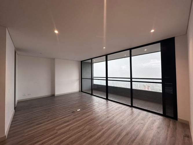 Apartamento de 1 alcoba en venta en El Poblado, Medellín, 57 m² · foto 3 de 14