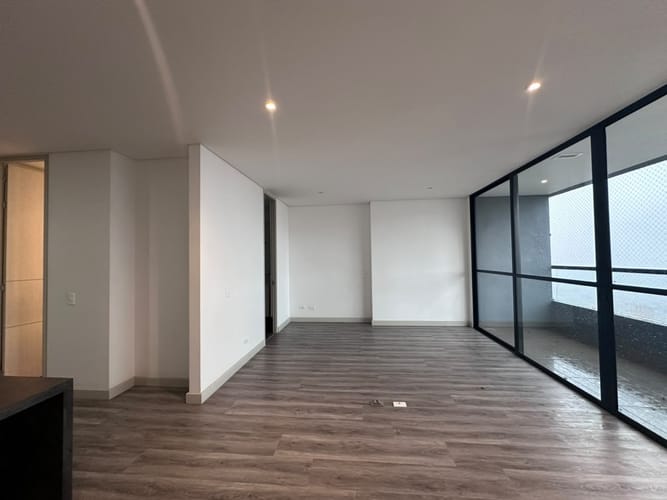 Apartamento de 1 alcoba en venta en El Poblado, Medellín, 57 m² · foto 4 de 14