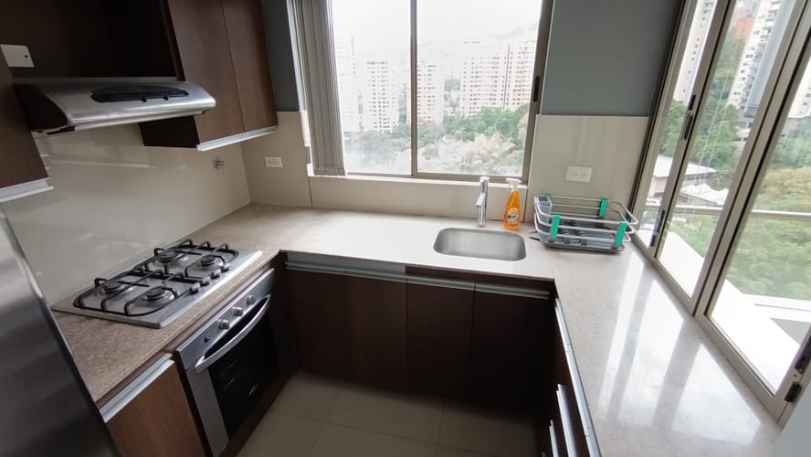 Apartamento de 2 alcobas en arriendo en Los Balsos, Medellín, 87 m² · foto 2 de 18