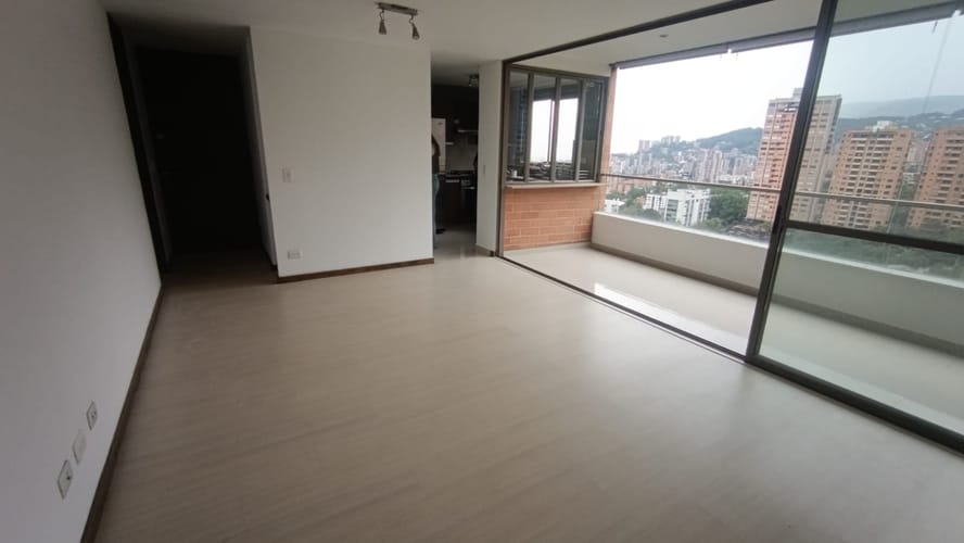 Apartamento de 2 alcobas en arriendo en Los Balsos, Medellín, 87 m² · foto 5 de 18