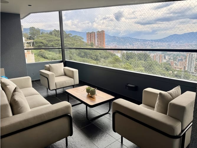 Apartamento de 3 alcobas en venta en El Poblado, Medellín, 111 m² · foto 4 de 14