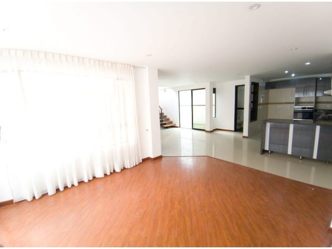 Casa de 3 alcobas en arriendo en Cota, 171 m² · foto 2 de 24