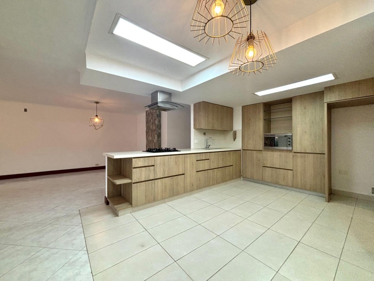 Apartamento en venta en El Poblado, Medellín · foto 2 de 21