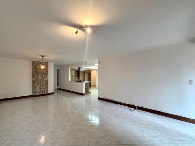 Apartamento en venta en El Poblado, Medellín · foto 3 de 21