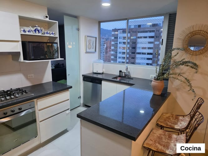Apartamento en venta en El Poblado, Medellín · foto 9 de 24
