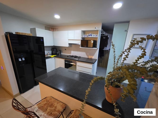 Apartamento en venta en El Poblado, Medellín · foto 10 de 24
