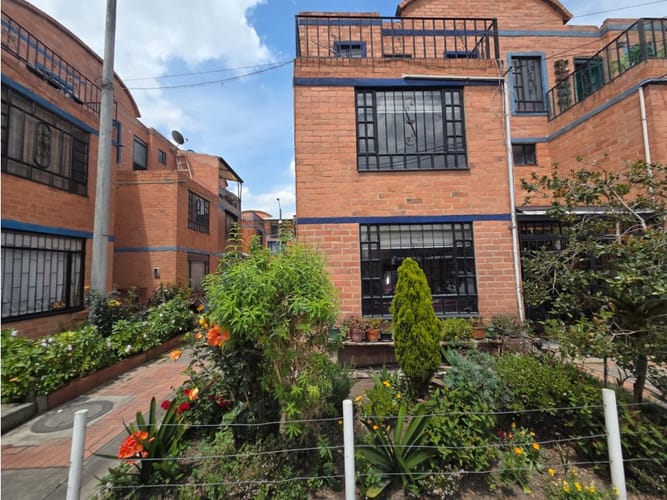 Casa de 3 alcobas en venta en Los Angeles, Funza, 84 m² · foto 2 de 24